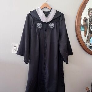 SCAD Savannah College of Art and Design Graduation Gown 5'3" - 5'5"